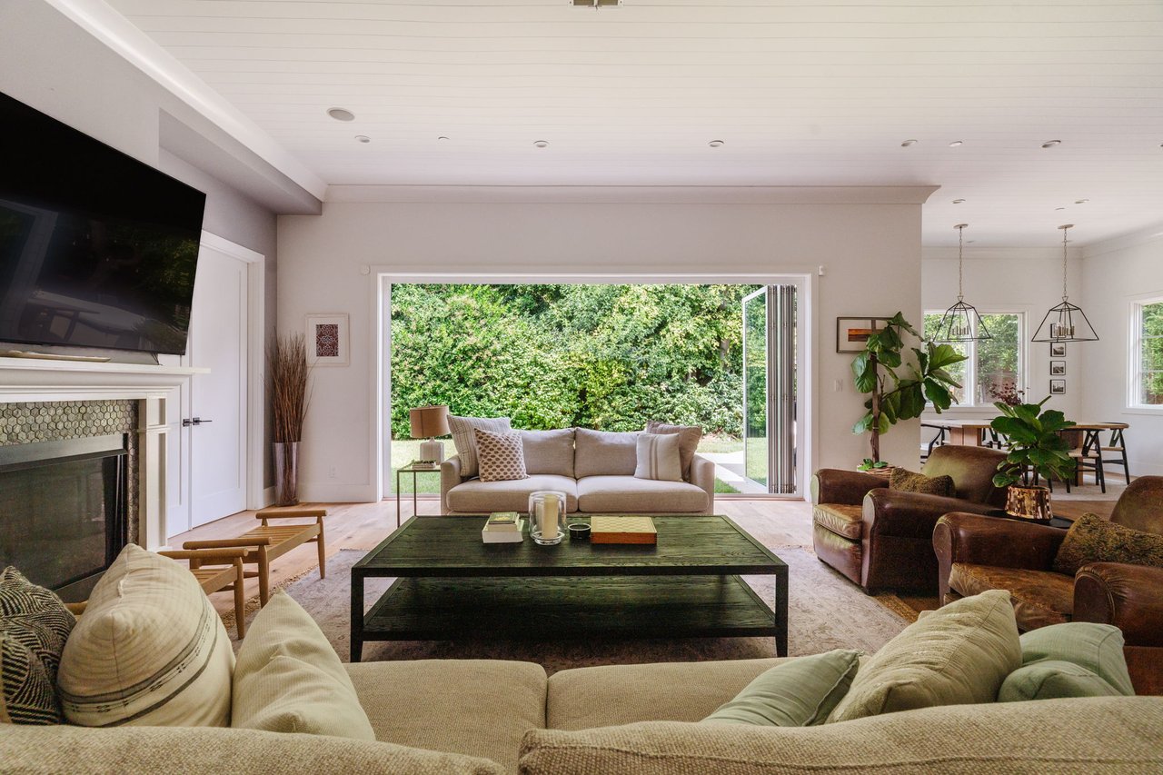 141 S Saltair Ave, Brentwood 