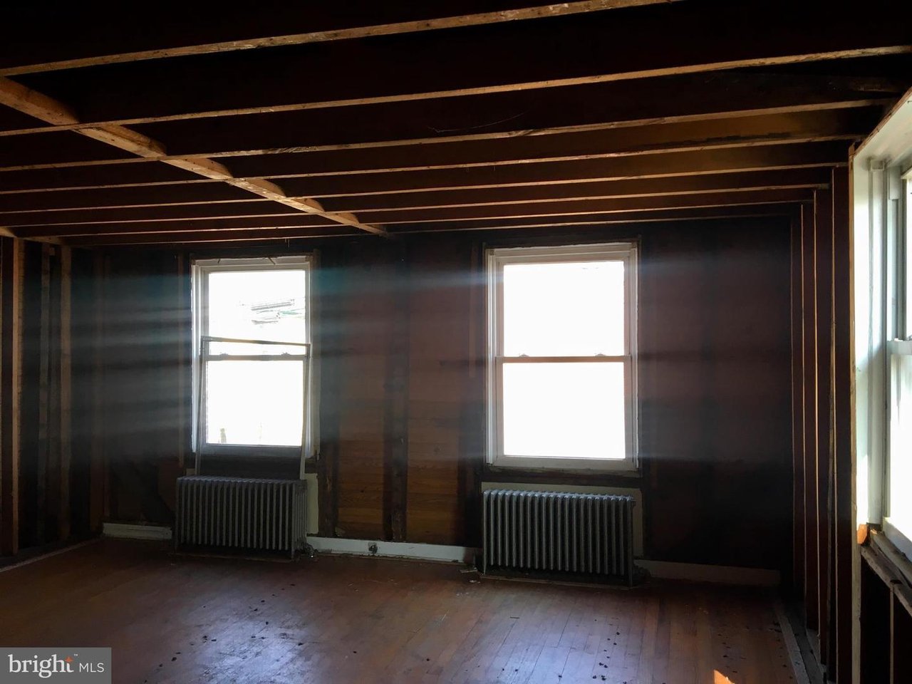 23 W Commerce St