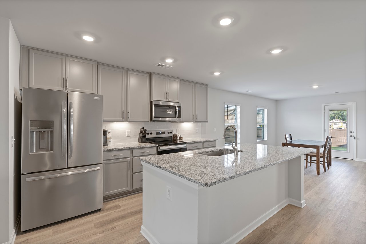 5 BEDROOMS! 3 BATHROOMS! ALMOST BRAND NEW!