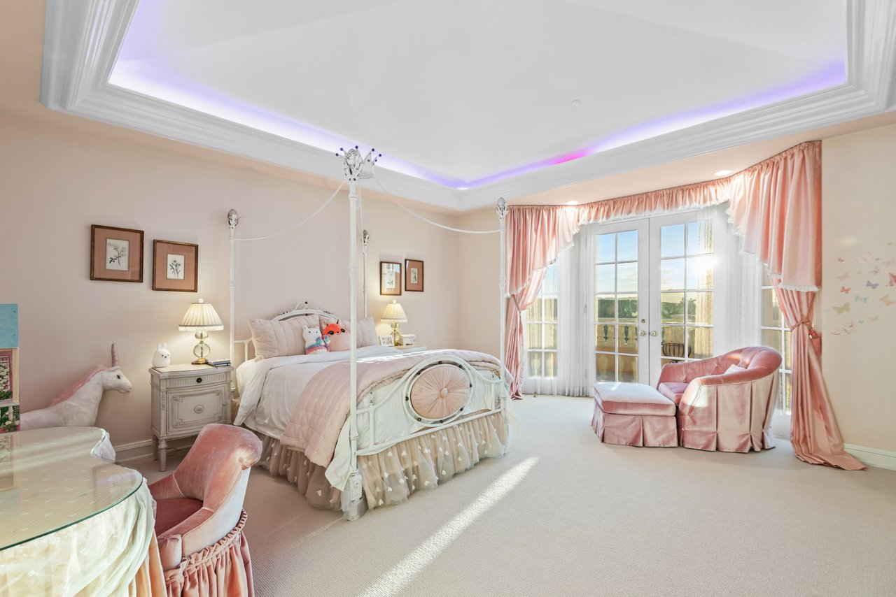 996 Vista Ridge Lane