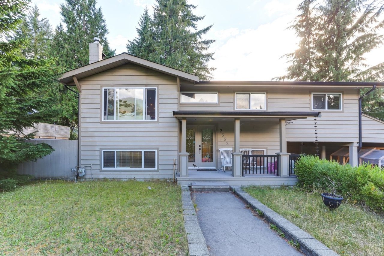 2552 Jura Cres