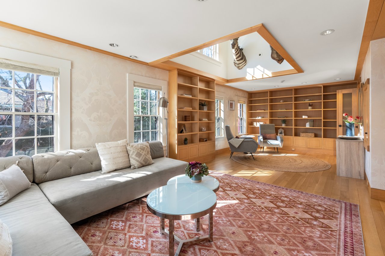 18 Ash Street, Cambridge, MA 02138