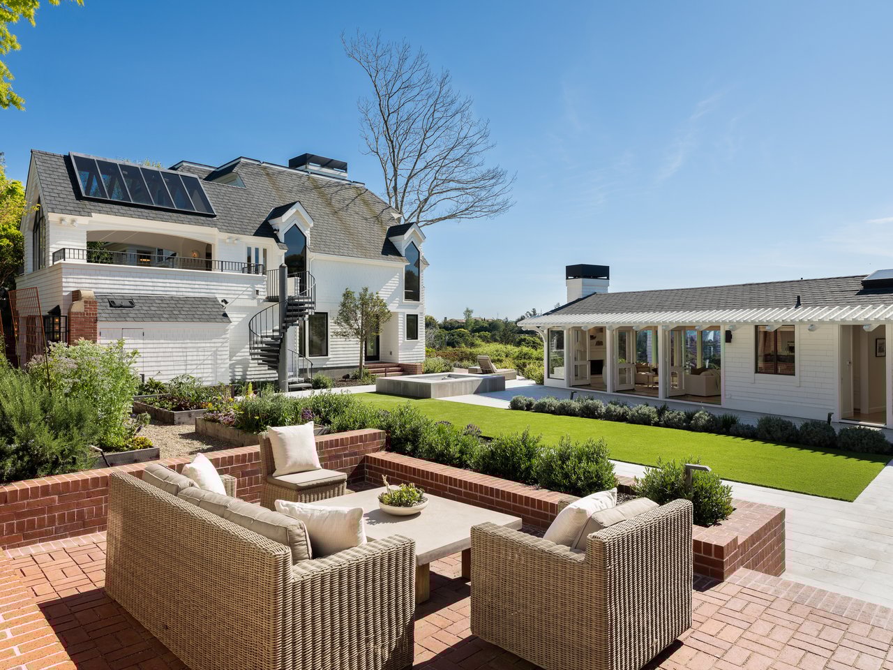 The Extraordinary Round Hill Estate