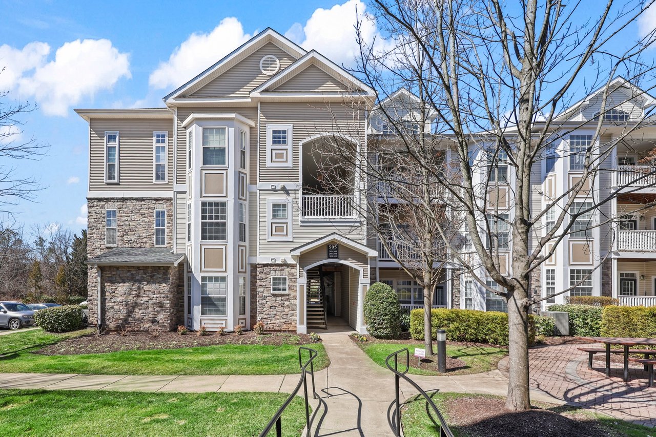 505 Sunset View Ter SE #105, Leesburg, VA 20175