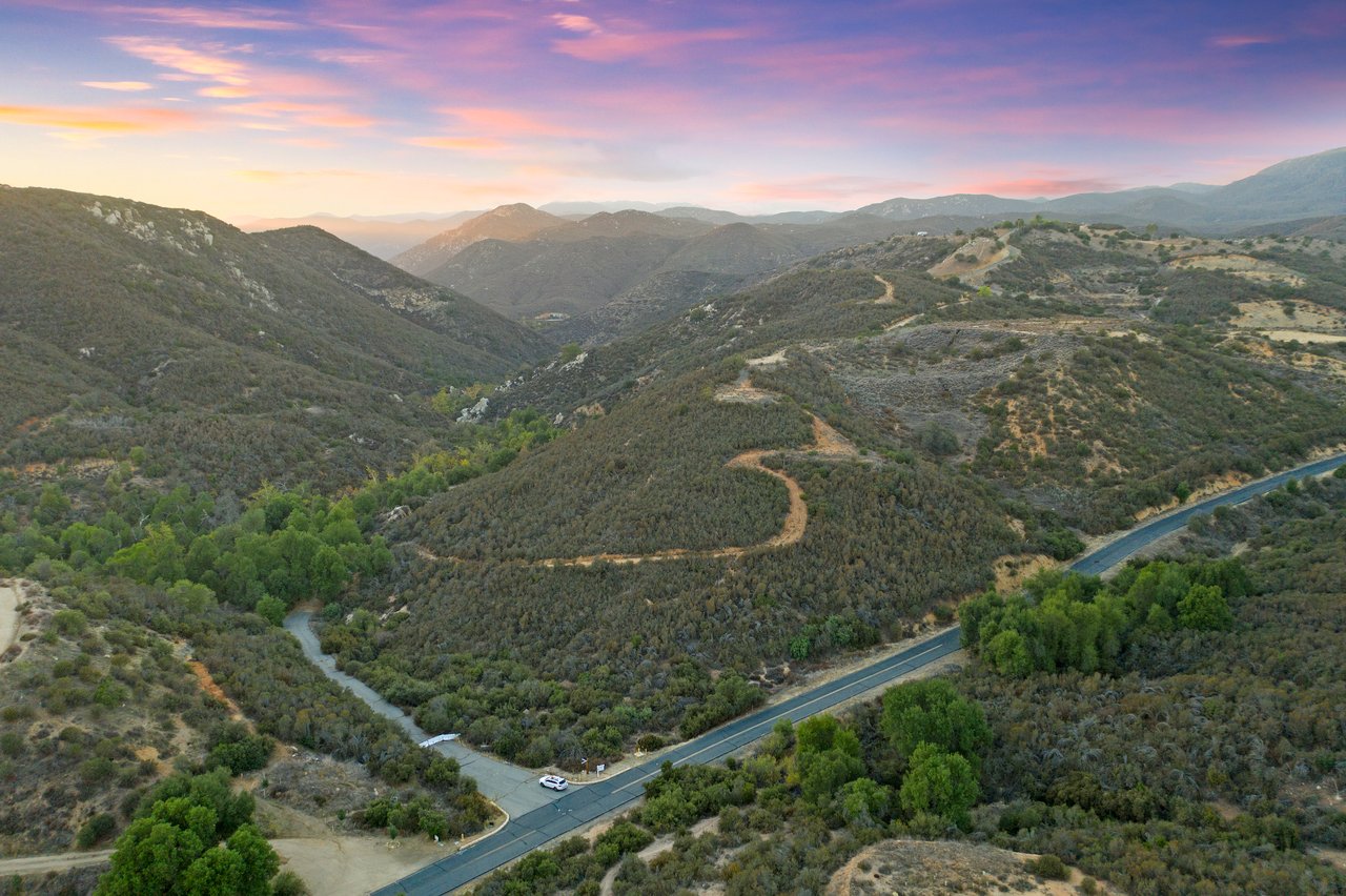 1 La Cresta Highlands Circle