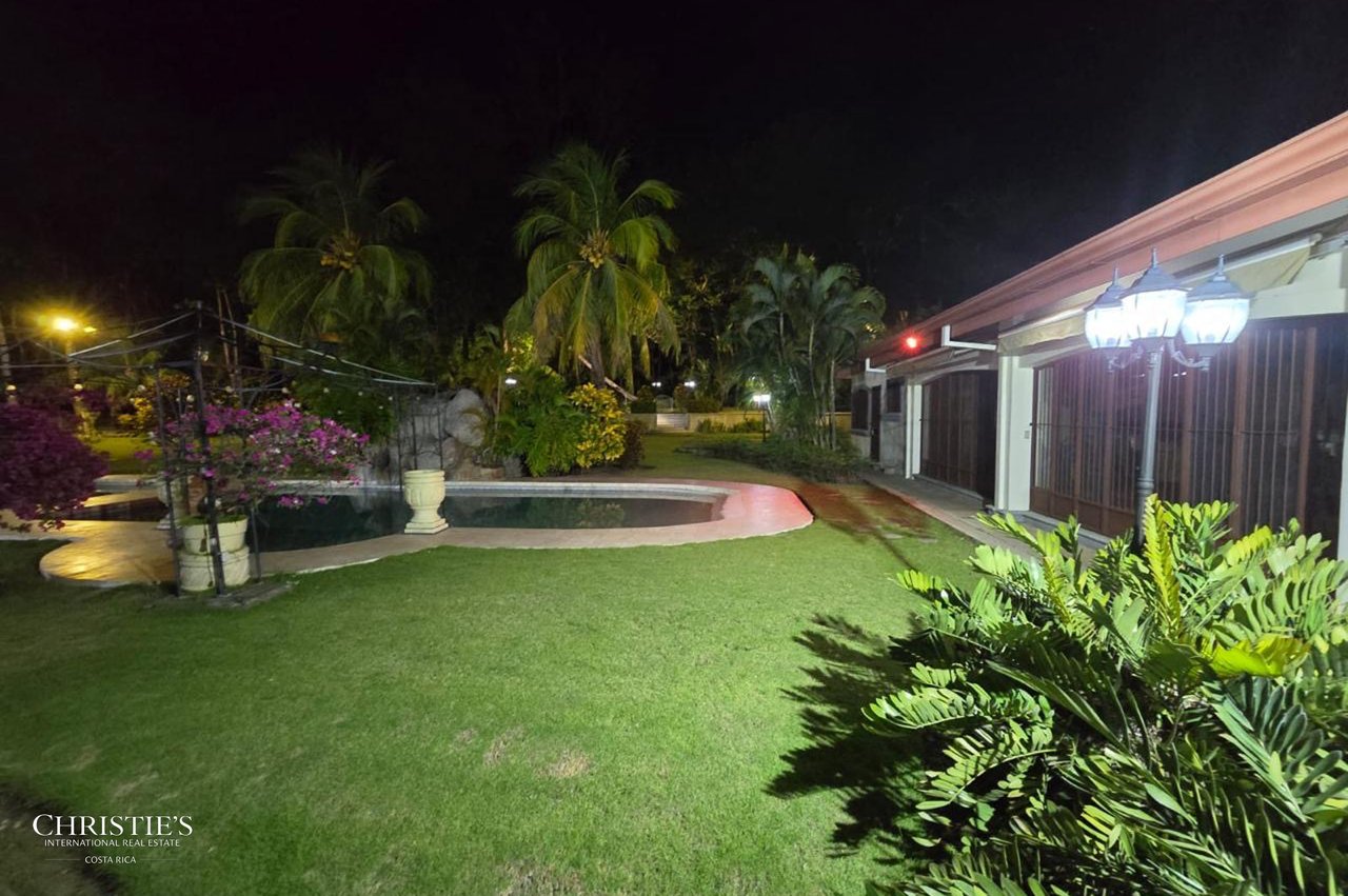 Private Estate Close to the Coast - Rancho Las Melinas