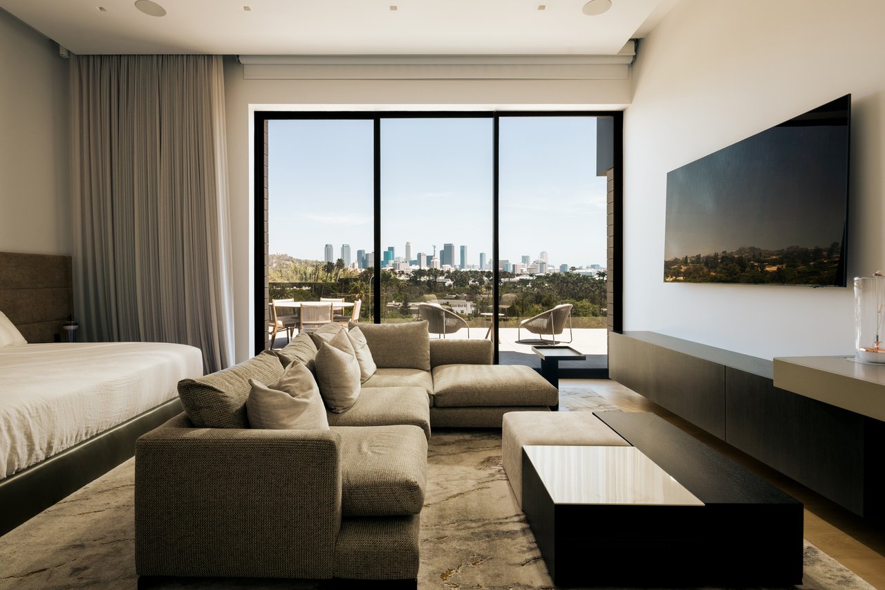 1140 Summit Dr, Beverly Hills