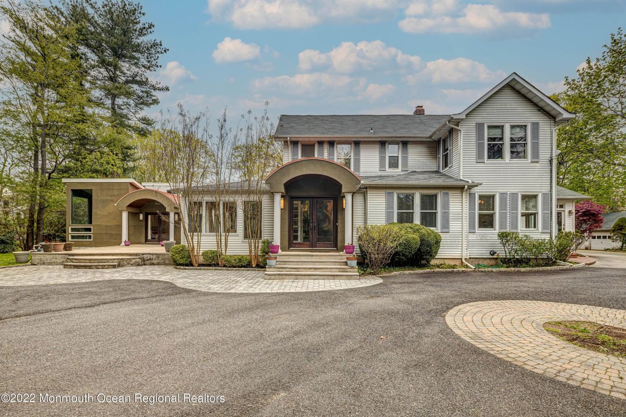 857 Holmdel Rd