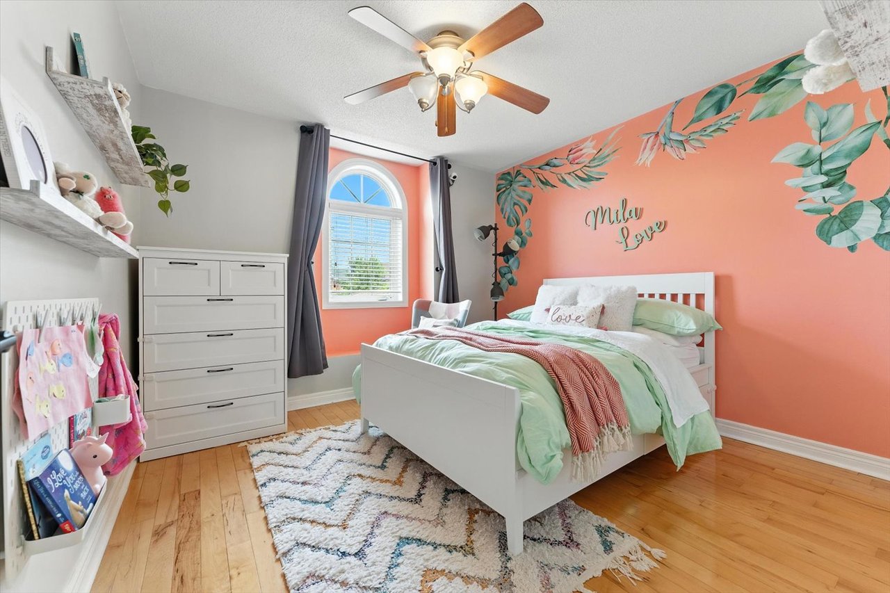 151 Mowat Cres