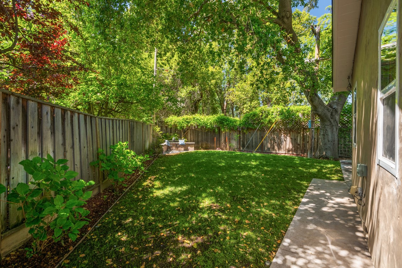 137 Fairmead LN