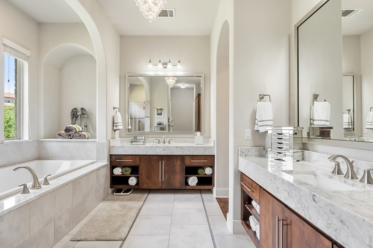 Modern Transitional Luxury Home in Gated Bluffs of Steiner Ranch | Lake Austin Access + Hill Country Views | $1.9MM