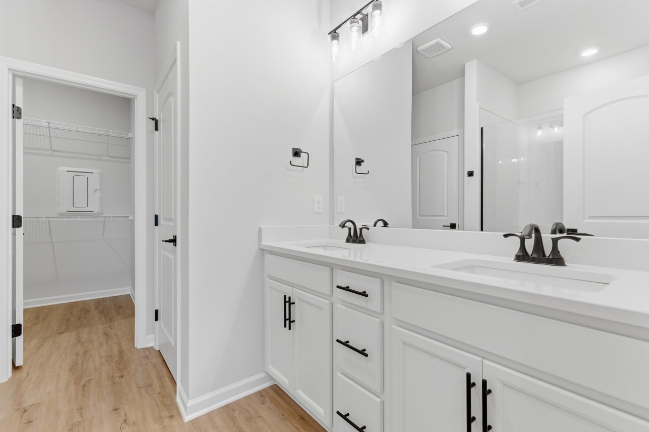 New Market New Build! Move-In Special!