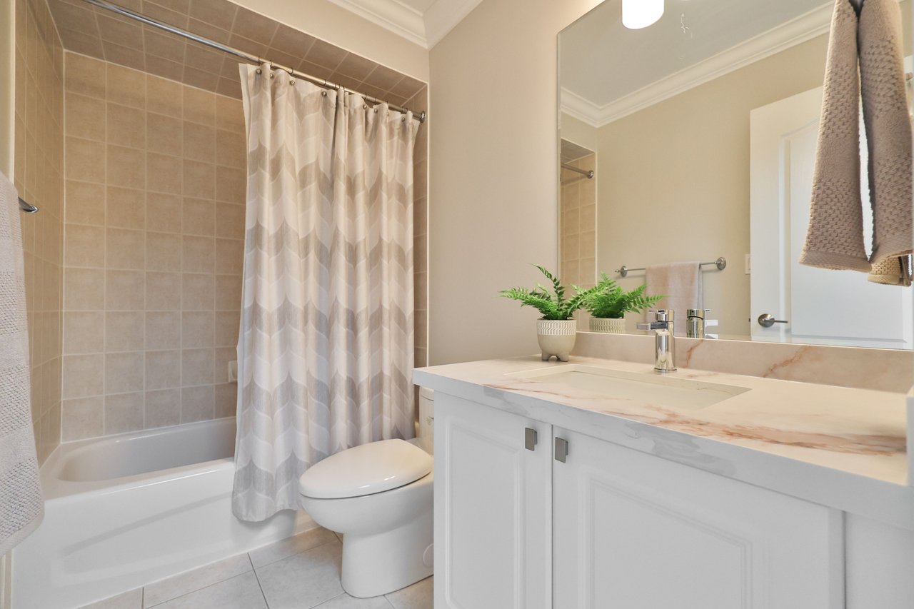 34-2400 Neyagawa Boulevard, Oakville