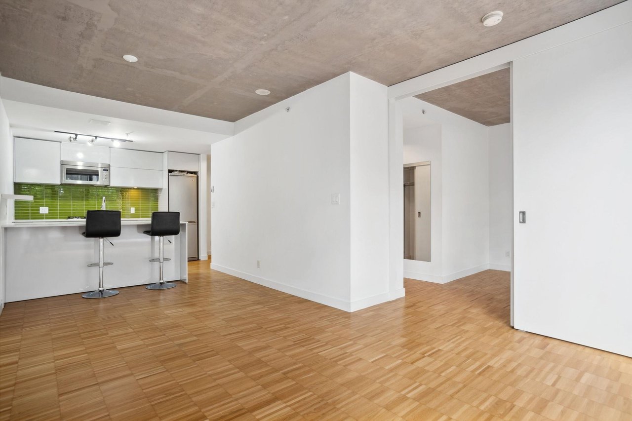 128 W Cordova St, #705