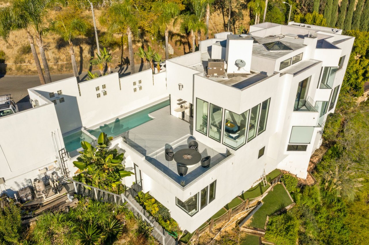 2231 Sunset Plaza Dr