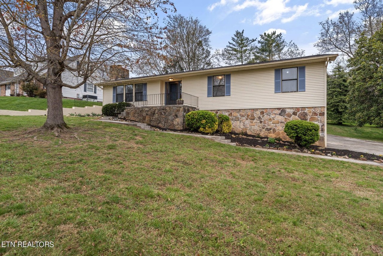 605 Greenwood Dr