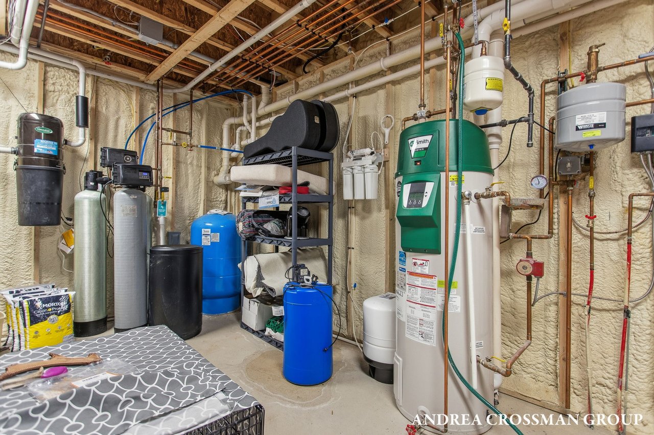 6919 Bendemeer Drive