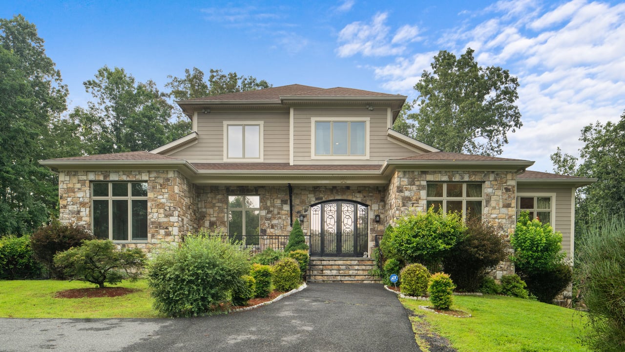 Inside Virginia’s Ultimate Luxury Estate: 10-Acre Middleburg Oasis!