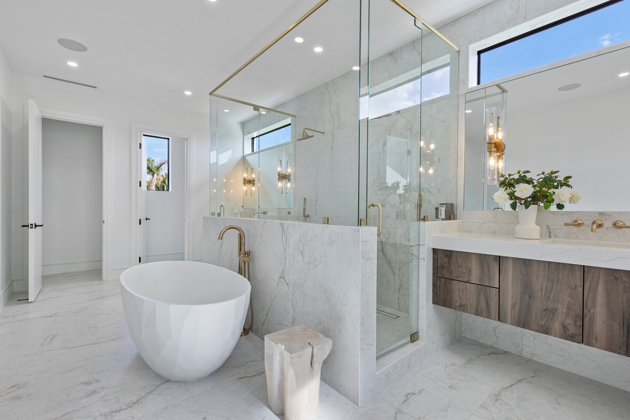 Murray Rd in Soso With Beautiful Water & Island Views