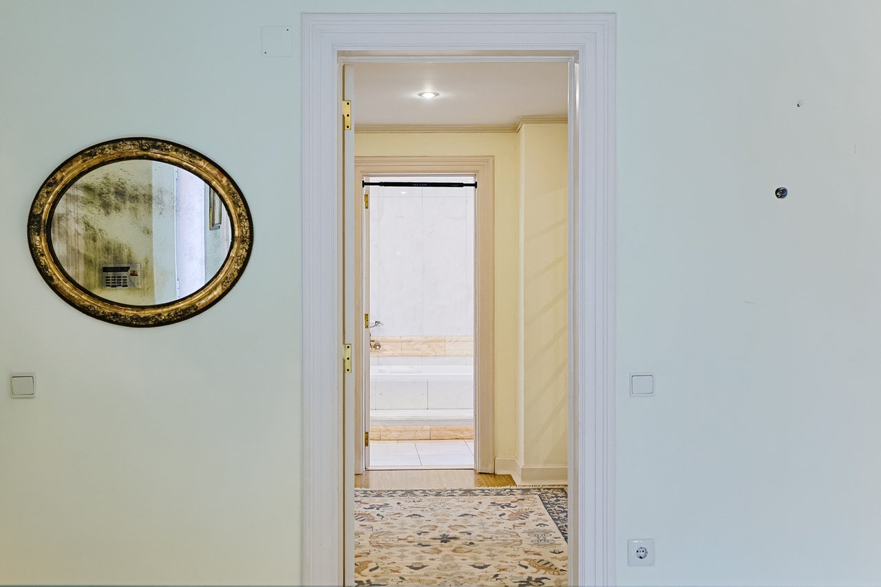 Spacious 8+2-Bedroom Villa with Pool for Rent in Cascais