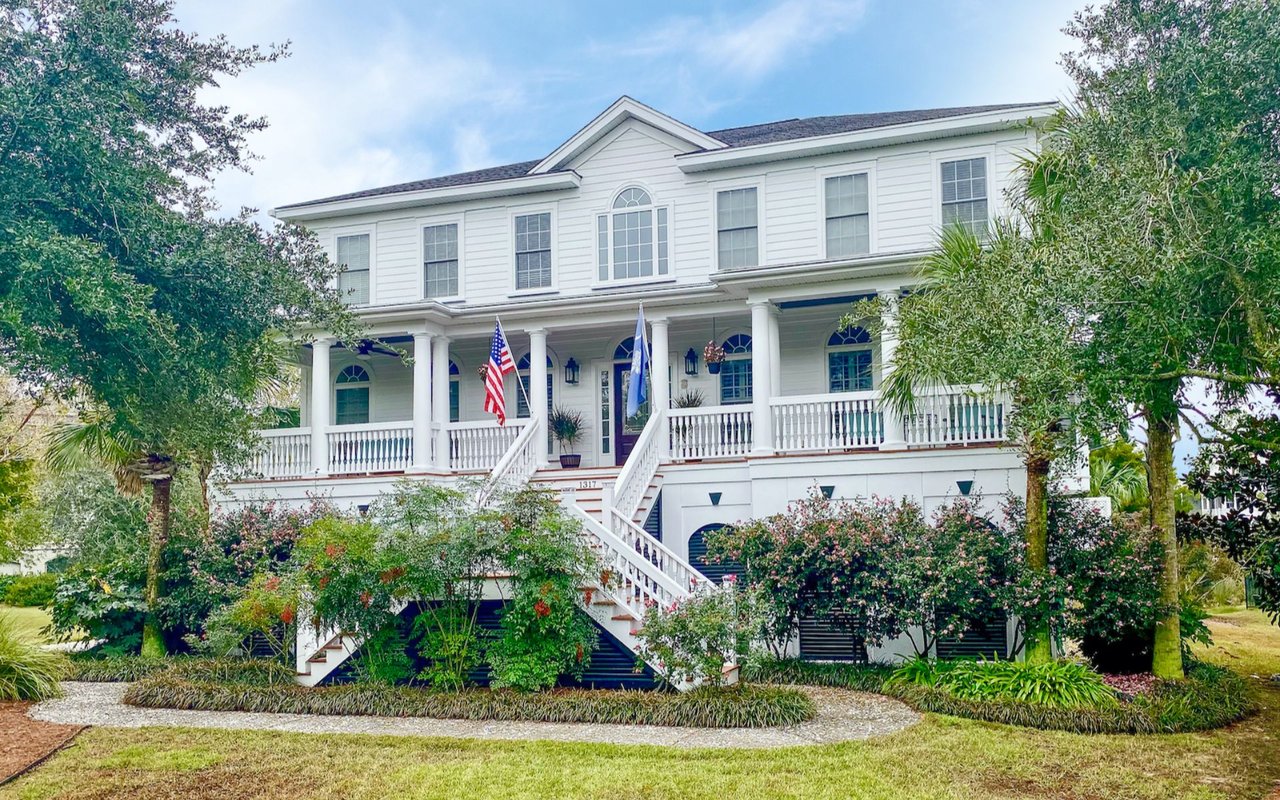 Spacious Marshfront Home – 1317 Newport Court