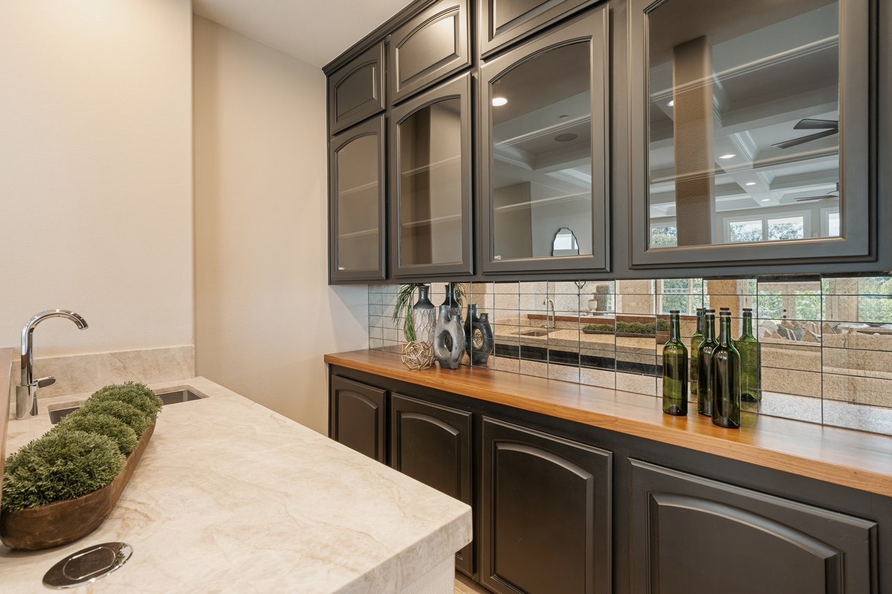 1805 Holly Tree Lane