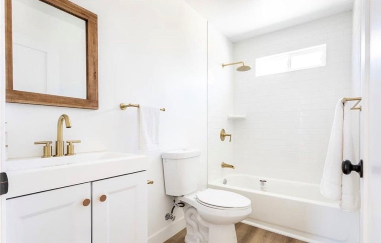 1731–1733 S New England St