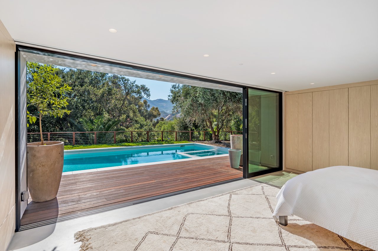 3226 Serra Rd, Malibu