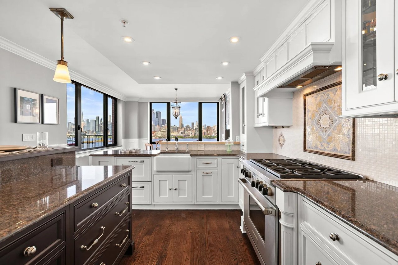 HOBOKEN WATERFRONT LIVING