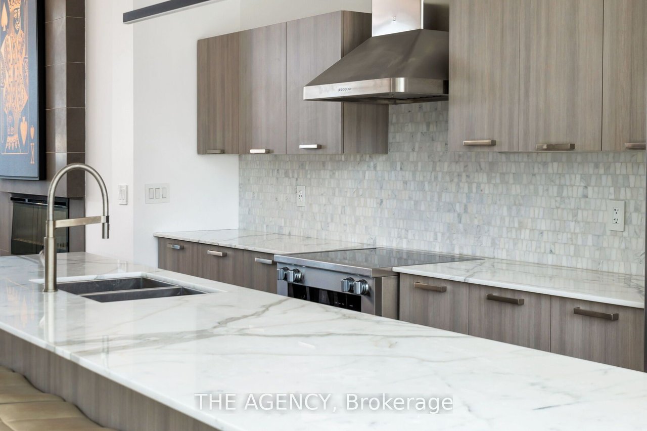 KING WEST LUXURY 