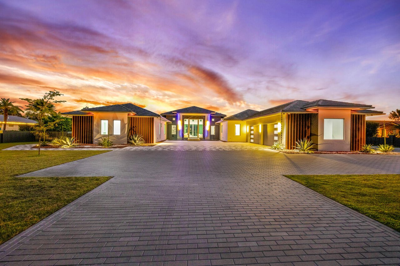 Your Private Resort - Everyday Of The Week