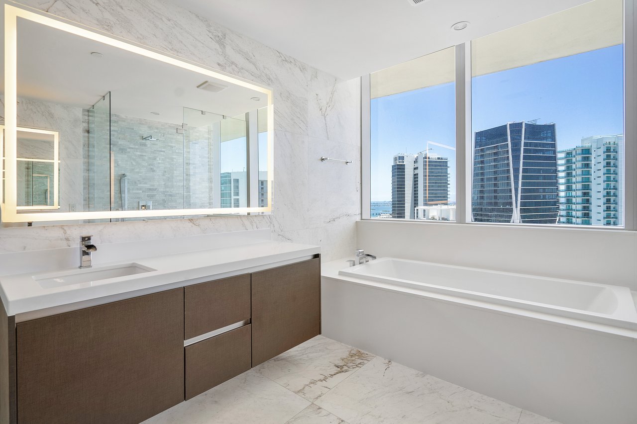 851 NE 1st Ave #4901