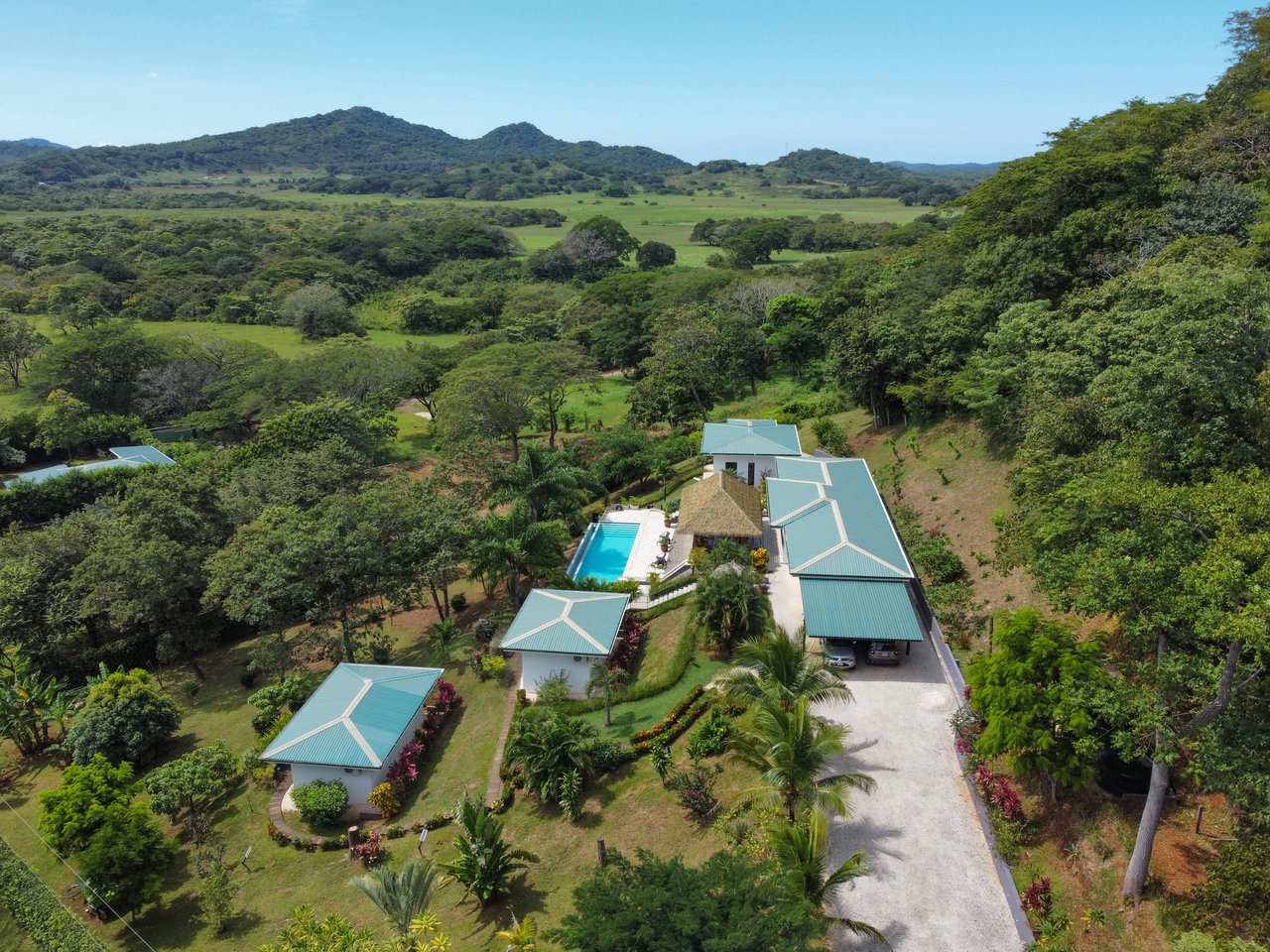 Mimi Lodge | Luxurious Mountain Retreat on 1.5 Acres Just 20 Minutes from Tamarindo