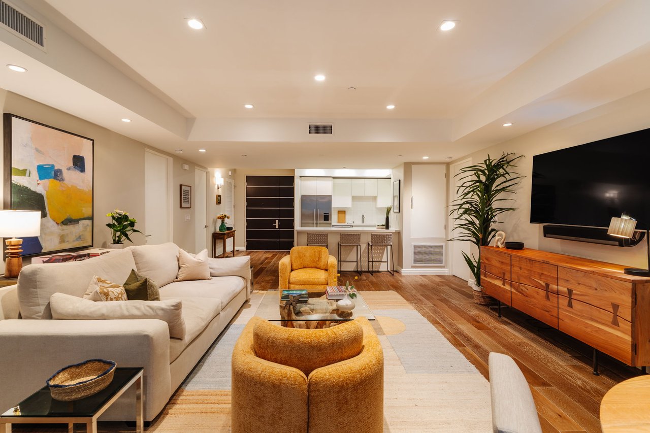 441 S Barrington Ave Unit: 109, Brentwood 