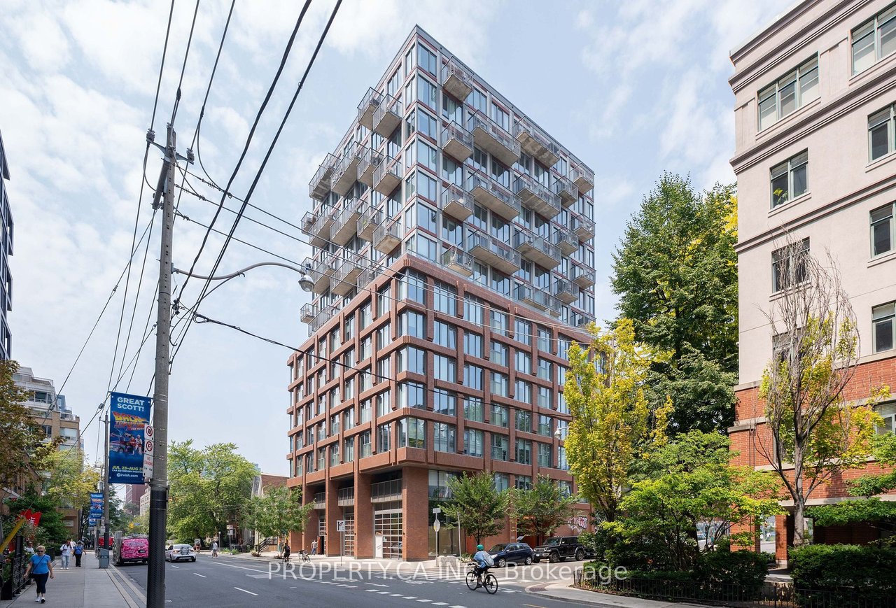 LUXURY LIVING AT RUSH CONDOS 