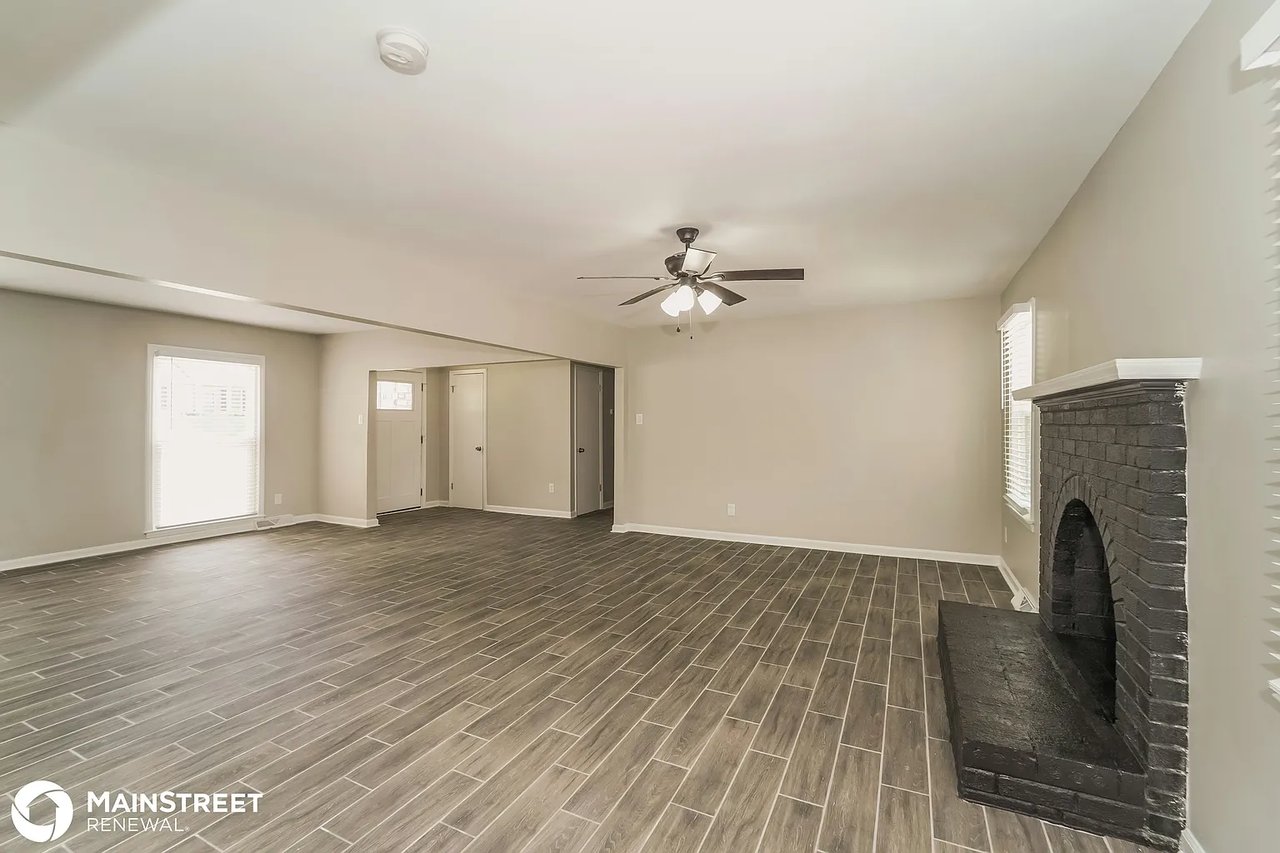 6022 Farm Pond Ln