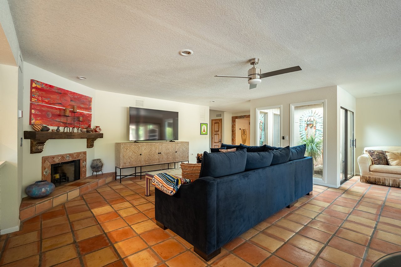 7507 N VIA DE LOS LIBROS