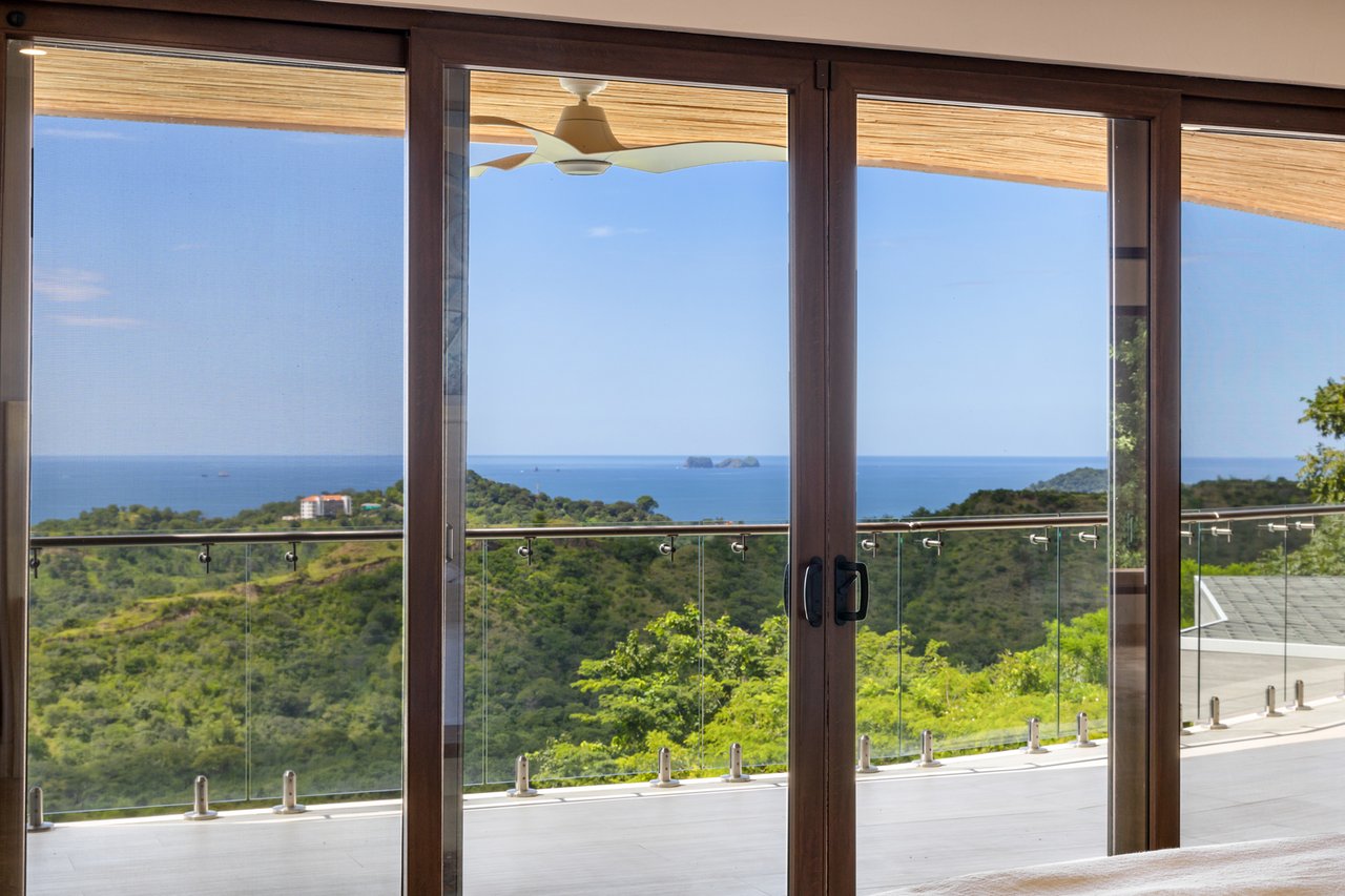 Contemporary Infinity Pool Villa, Flamingo, Guanacaste