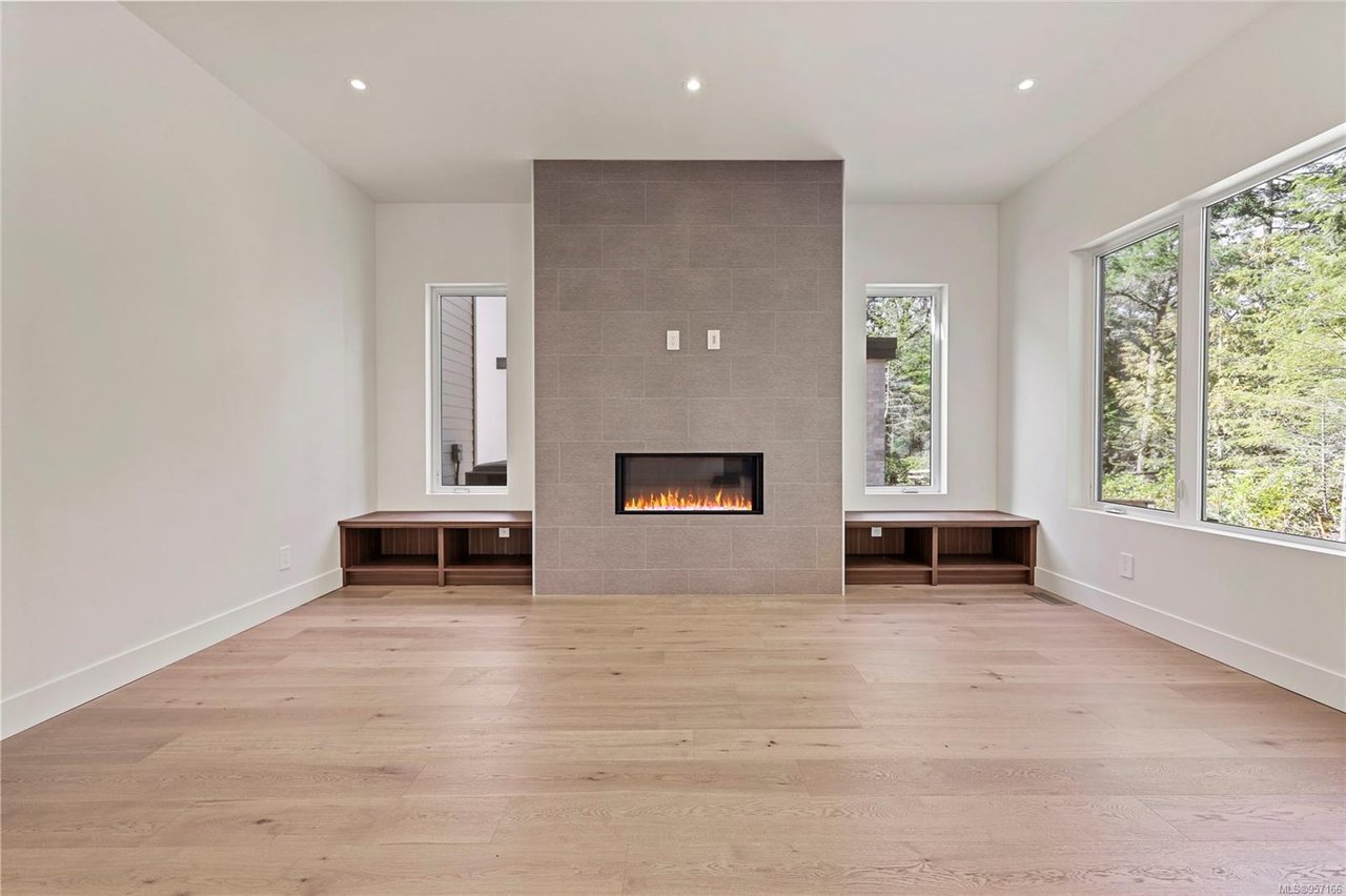 3913 Olympian Wy