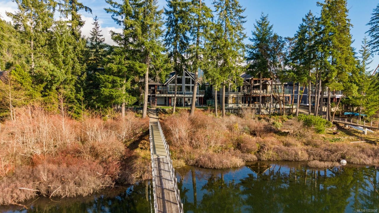 7364 Lakefront Dr, Lake Cowichan