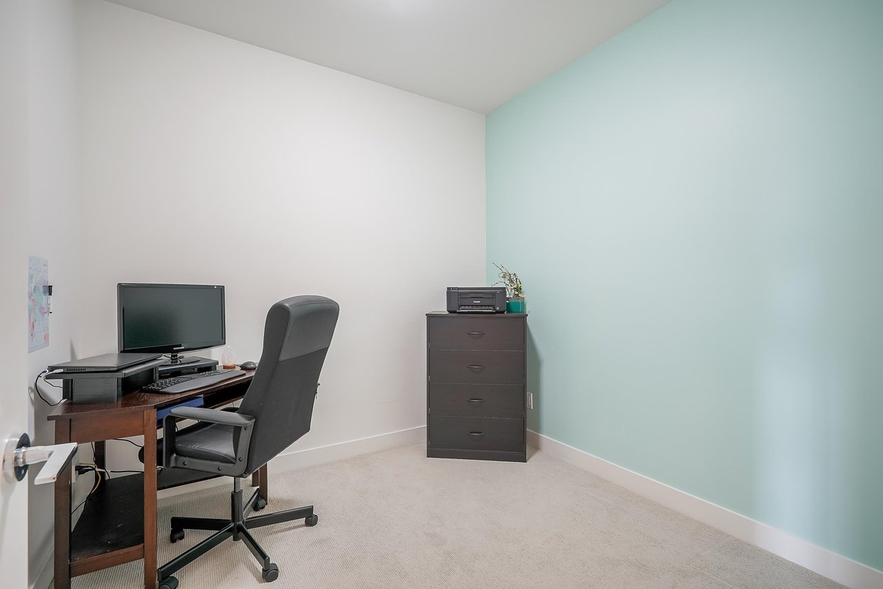302-6438 195a St