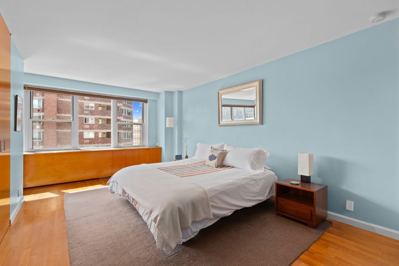 305 E 24th St, #15NP