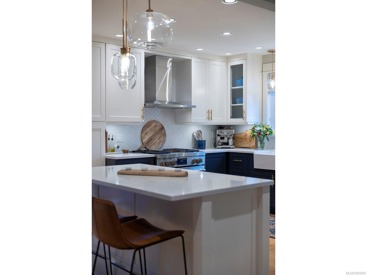 2350 Nottingham Rd, Oak Bay