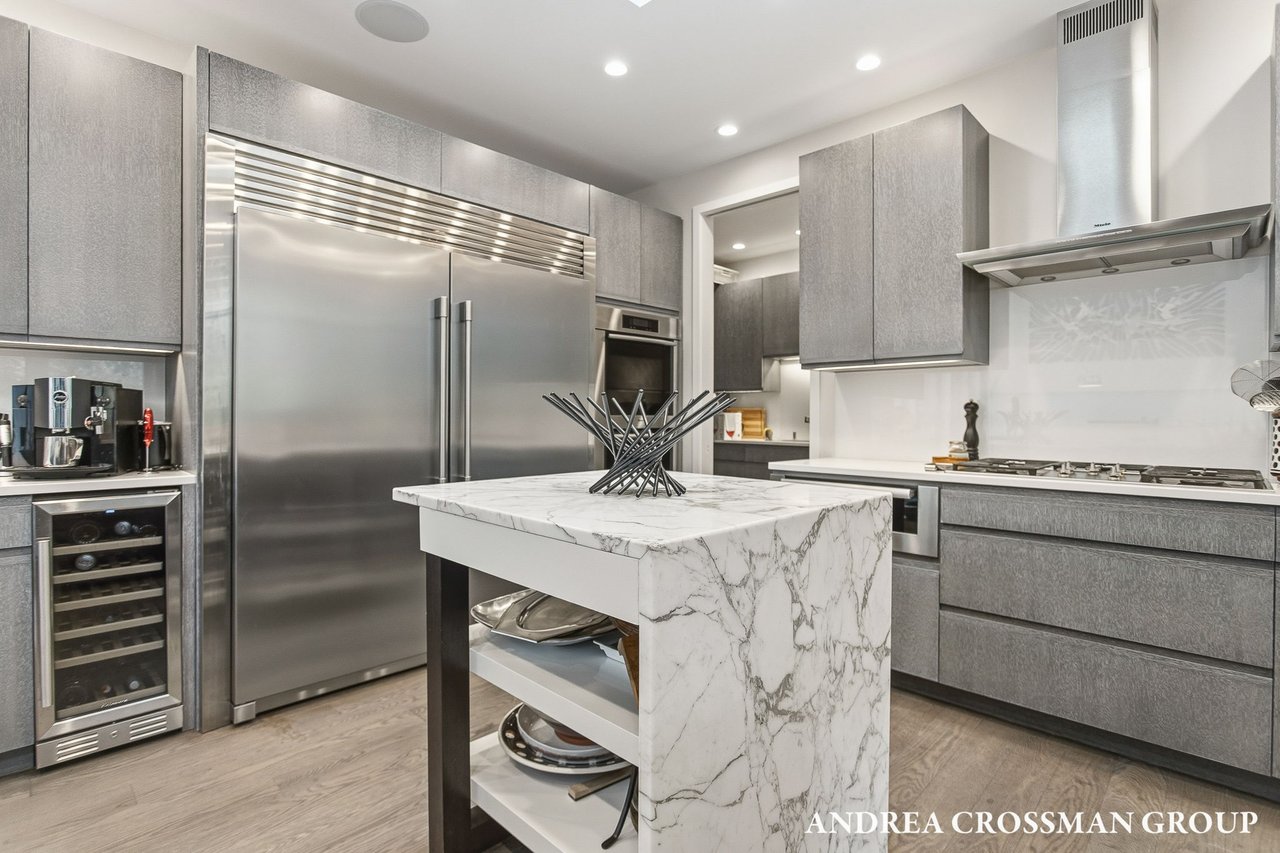 6919 Bendemeer Drive