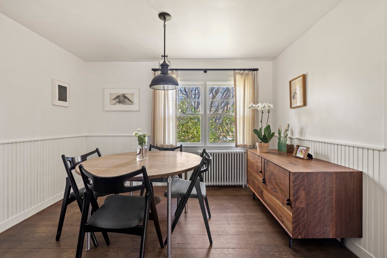 11 Cove Ave E, Sag Harbor