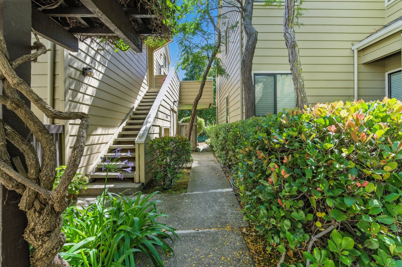 1090 Shoreline Drive