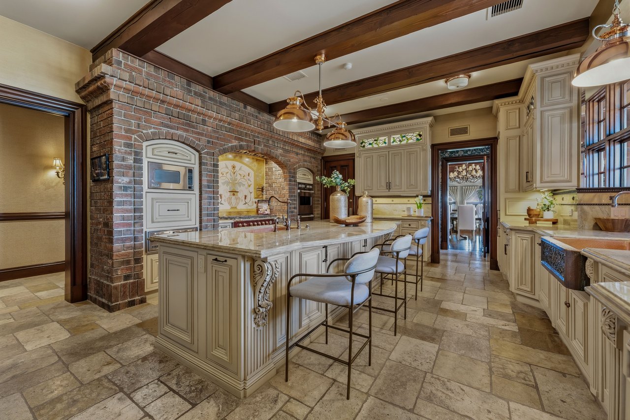 Mulholland Hills Country Club | Premier Golf & Tennis View Estate