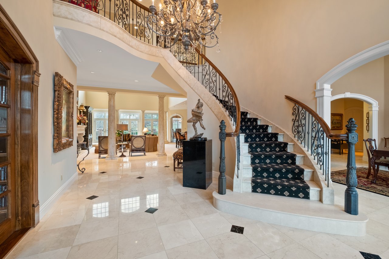 A Town & Country Sanctuary on 2+ Acres With a Surprising Backdrop 