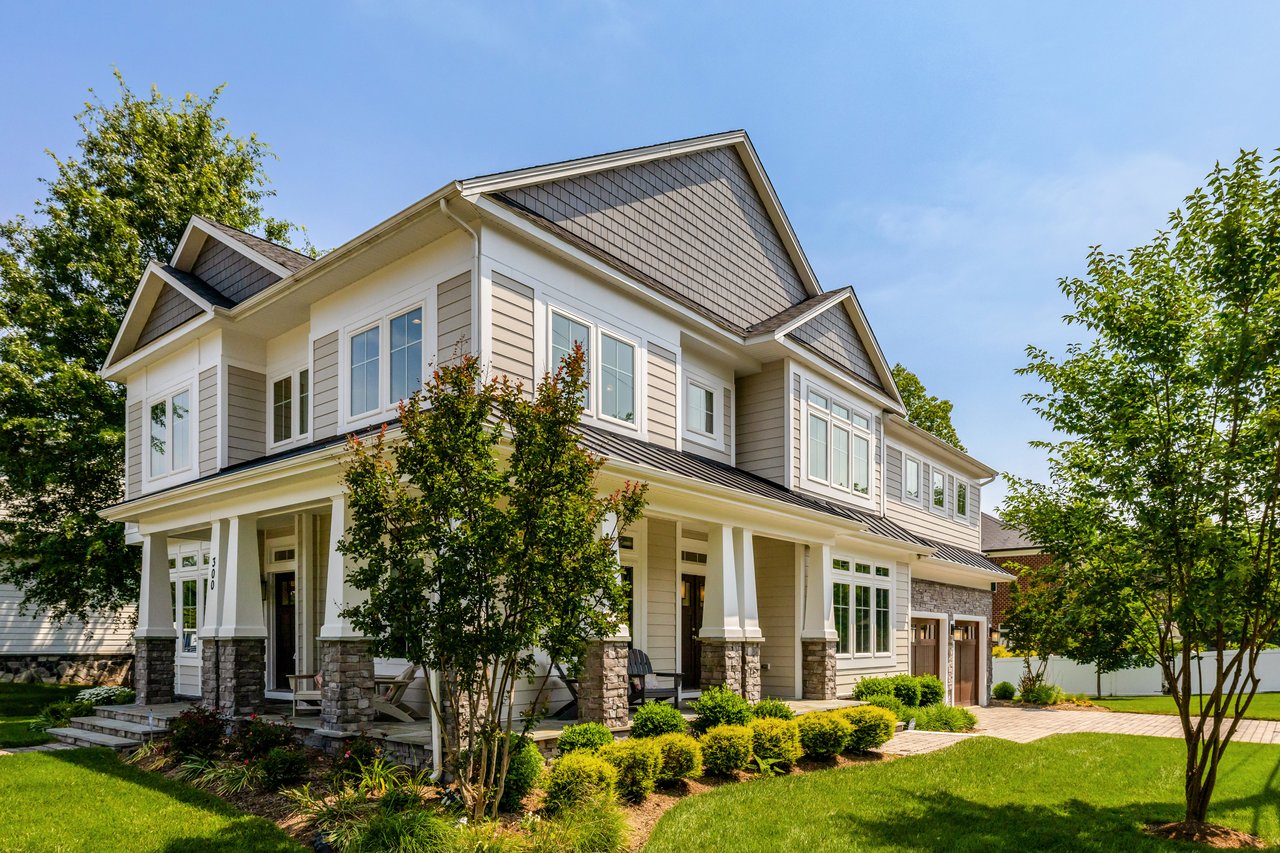 300 Jade Ct NW