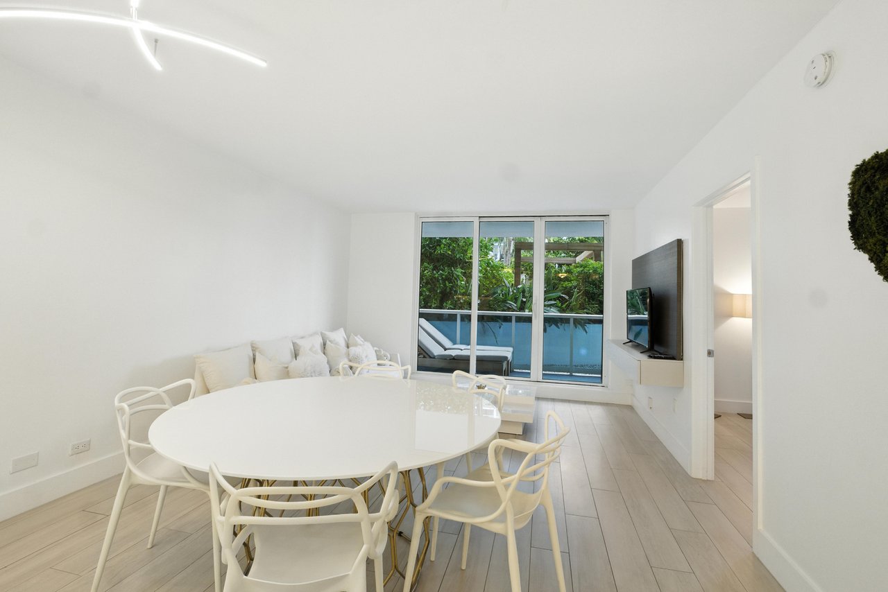 2301 Collins Ave #318  